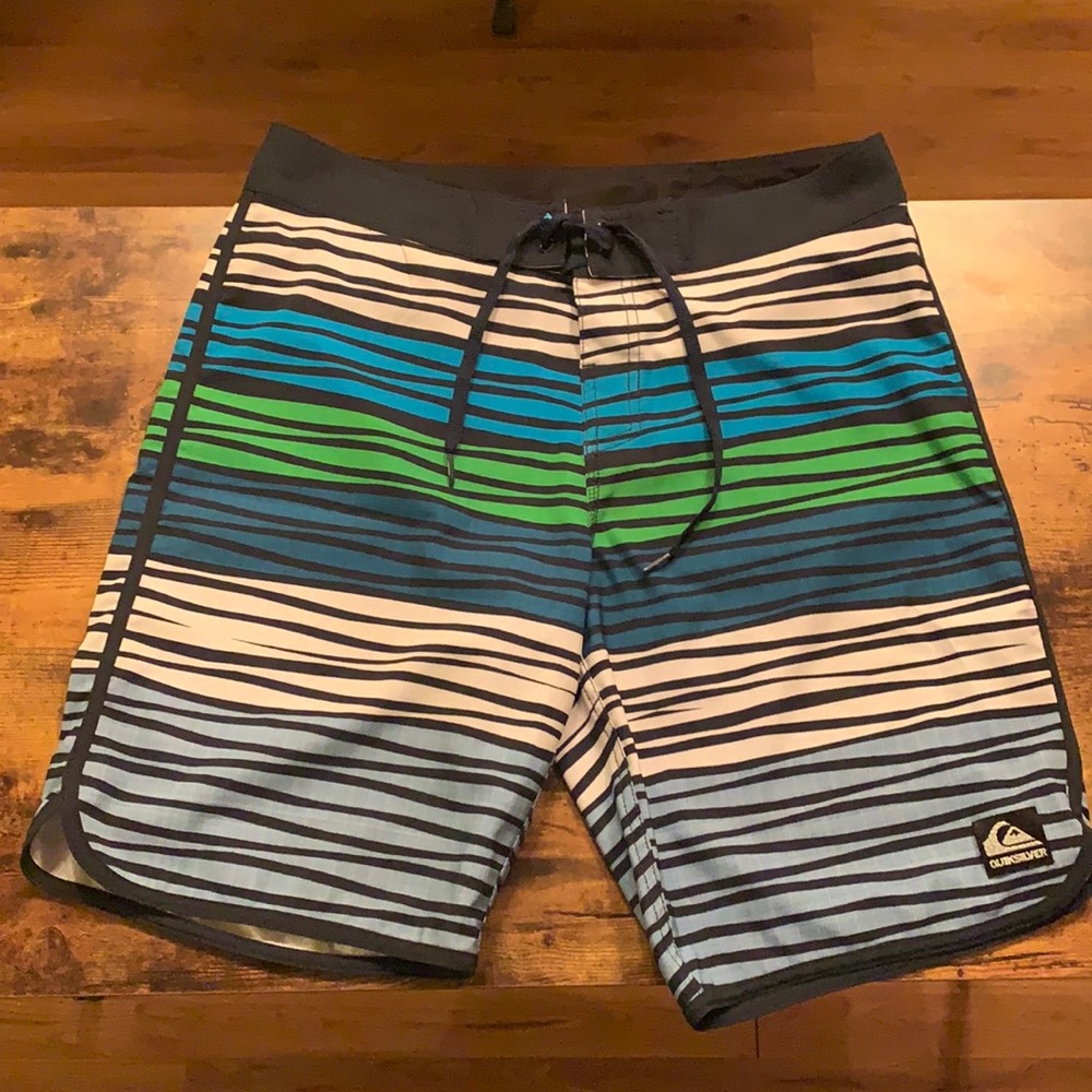 Men’s Quicksilver stretch board shorts